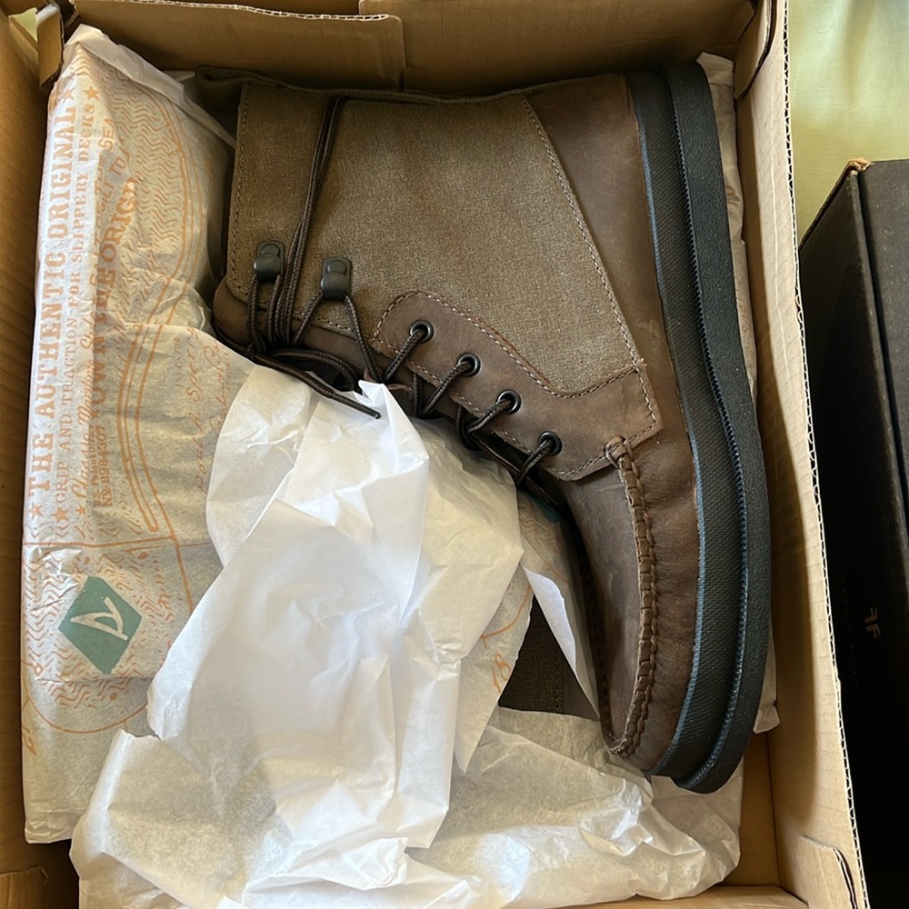 Men’s Sperry high top leather boots